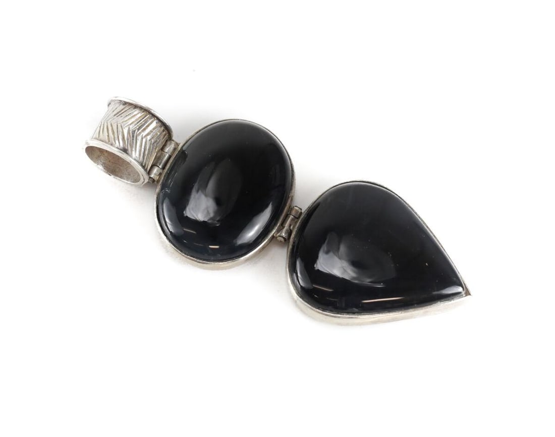 HUGE Vtg Sterling Silver Onyx ALOK Modernist Pendant hinged large bale: HUGE Vintage Sterling Silver Onyx Alok branded Pendant, hinged, with large bale. Oval and reverse teardrop cabochons. Marked 925 and ALOK. 52.8grams Measurements: Approx. 100mm total length x 40mm wid