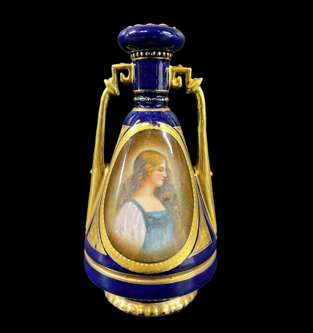 Royal Vienna Portrait Vase cobalt blue and gilt (1 of 9)
