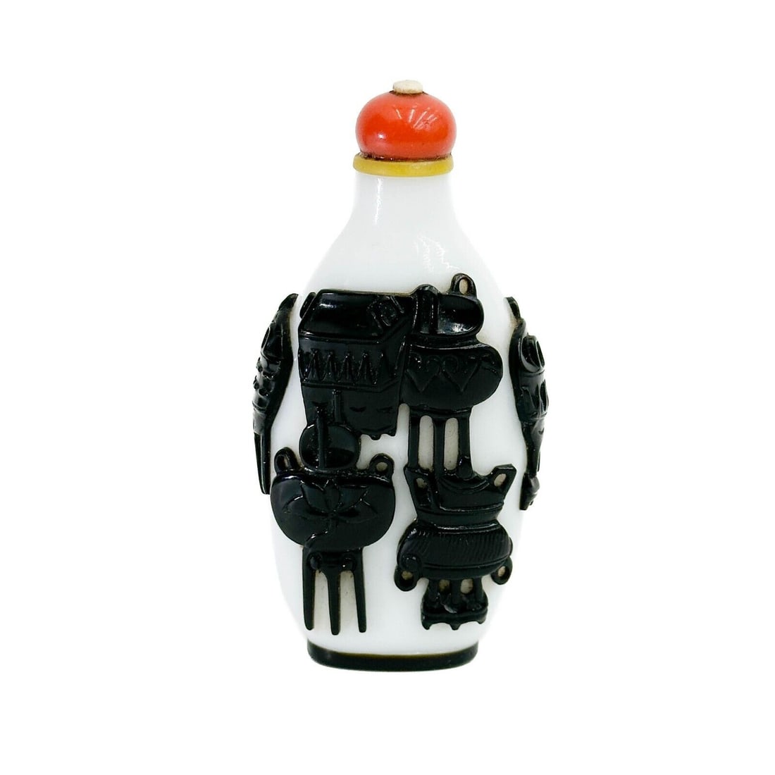 Chinese Overlay Glass Snuff Bottle Black and White circa 1800 (1 of 6)