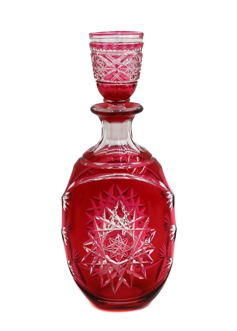 Continental Cranberry Red Cut to Clear Shot Glass Stopper Decanter Mid Century: Continental cranberry red cut to clear shot glass stopper decanter, Mid Century. Cut glass diamond designs throughout. Weight: Approx. 2 lbs Measurements: Approx. 4 inches x 2.25 inches x 9.5 inches