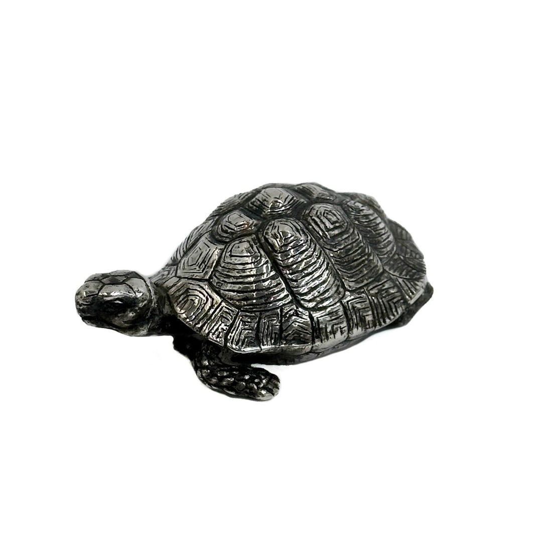Continental Solid Silver Tortoise Figurine Signed G de la Feld early 20th cen: Continental Solid Silver Tortoise Figurine early 20th century. Signed "G de la Feld" to the underside edge. Weight: Approx. 2.7 ozt Measurements: Approx. 2.5 inches x 1.625 inches x 1 inch Condition: