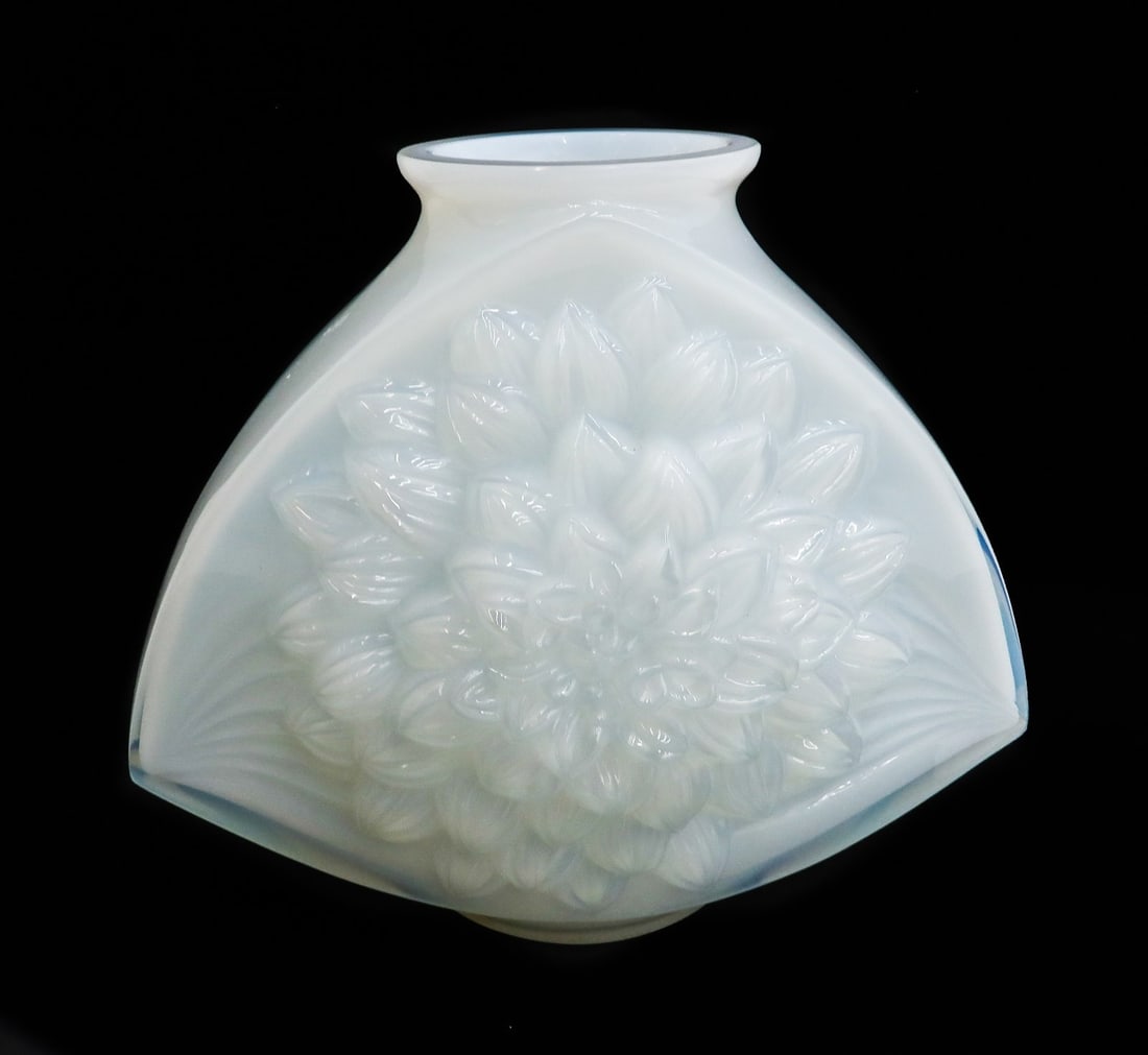 Lalique France Opalescent Art Glass Dahlia Flower Vase 2005 (1 of 11)