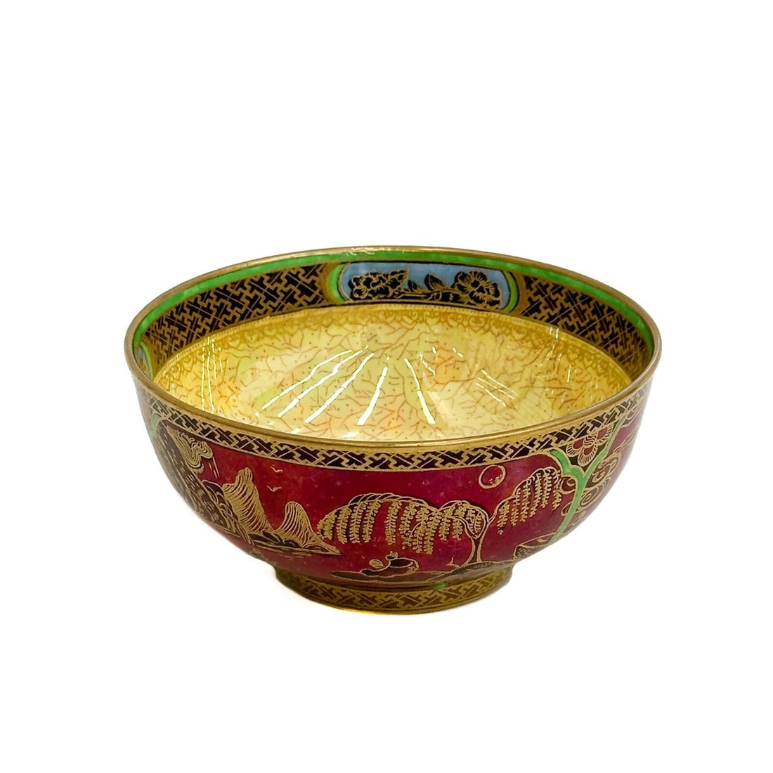 Wedgwood England Porcelain Imperial Bowl in Daventry Red Z5440: Wedgwood England Porcelain Imperial Bowl in Daventry. Daventry pattern, a red exterior, yellow and blue interior. Gilt decoration. Underside marked for Wedgwood England, Z5440 Weight: Approx. .5 lb Me