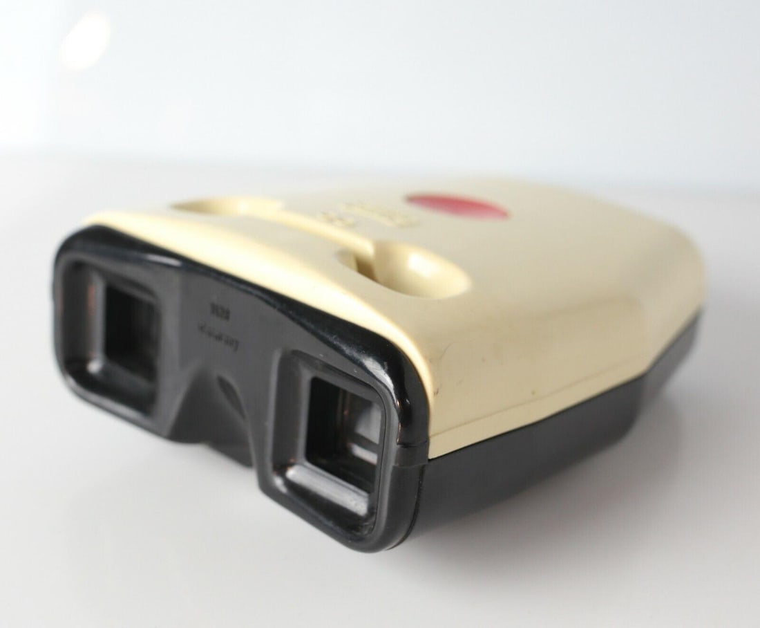 Vintage Zeiss Ikon OO Stereo Slide Viewer Finder 1428 for Stereotar 5x5: Desciption: Vintage Zeiss Ikon OO Stereo Slide Viewer Finder 1428 for Stereotar 5x5 Made in Germany. 0.7lb Measurements: Approx. 5.5 x 4.375 x 2.25 inches Condition: Great observable condition, not te