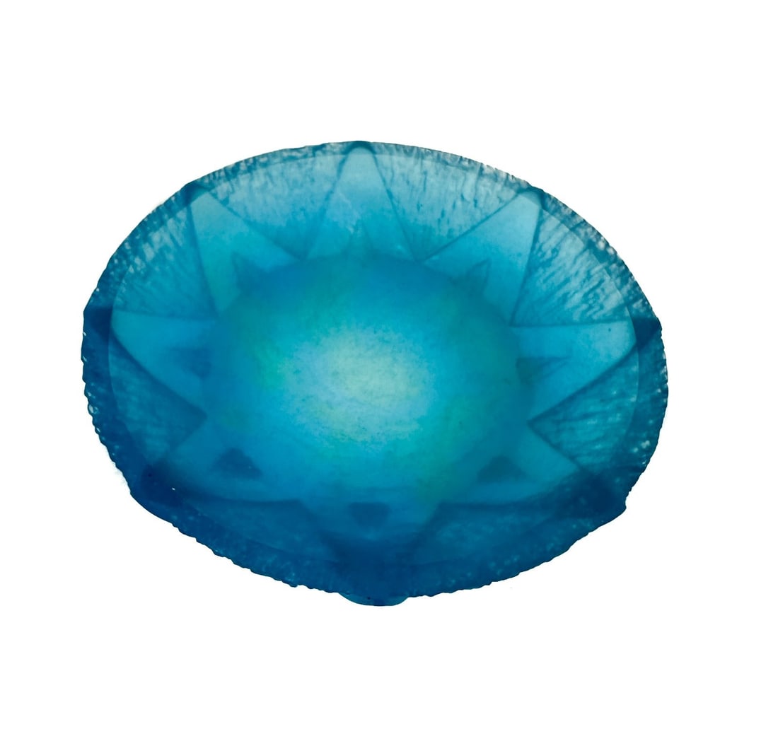 Daum France Pate De Verre Glass Blue Sunray Dish Signed: Daum France pate de verre glass blue sunray dish, signed. Marked Daum France to underside. Weight: Approx. 1 lbs Measurements: Approx. 6 inches diameter x 1.25 inches tall Condition: Two chips to edge