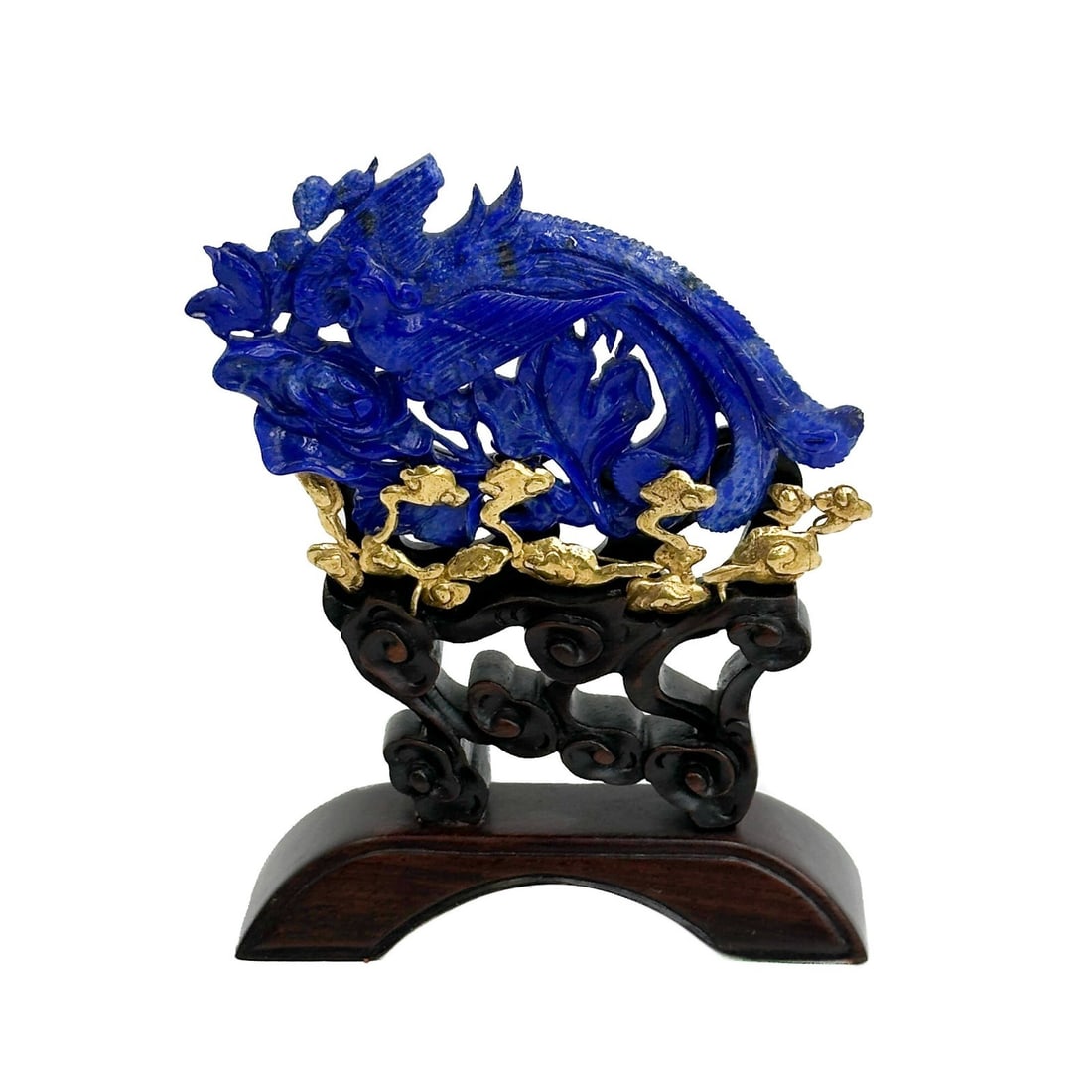 Vintage Chinese Carved Lapis Lazuli Stone Bird 14k Gold Cloud Mounts Figurine: Vintage Chinese Hand Carved Lapis Lazuli Stone Bird Figurine. Hand carved lapis lazuli stone in the form of a bird, 14k gold figural cloud mounts. Mounted on a carved wood base. Apparently unmarked. W