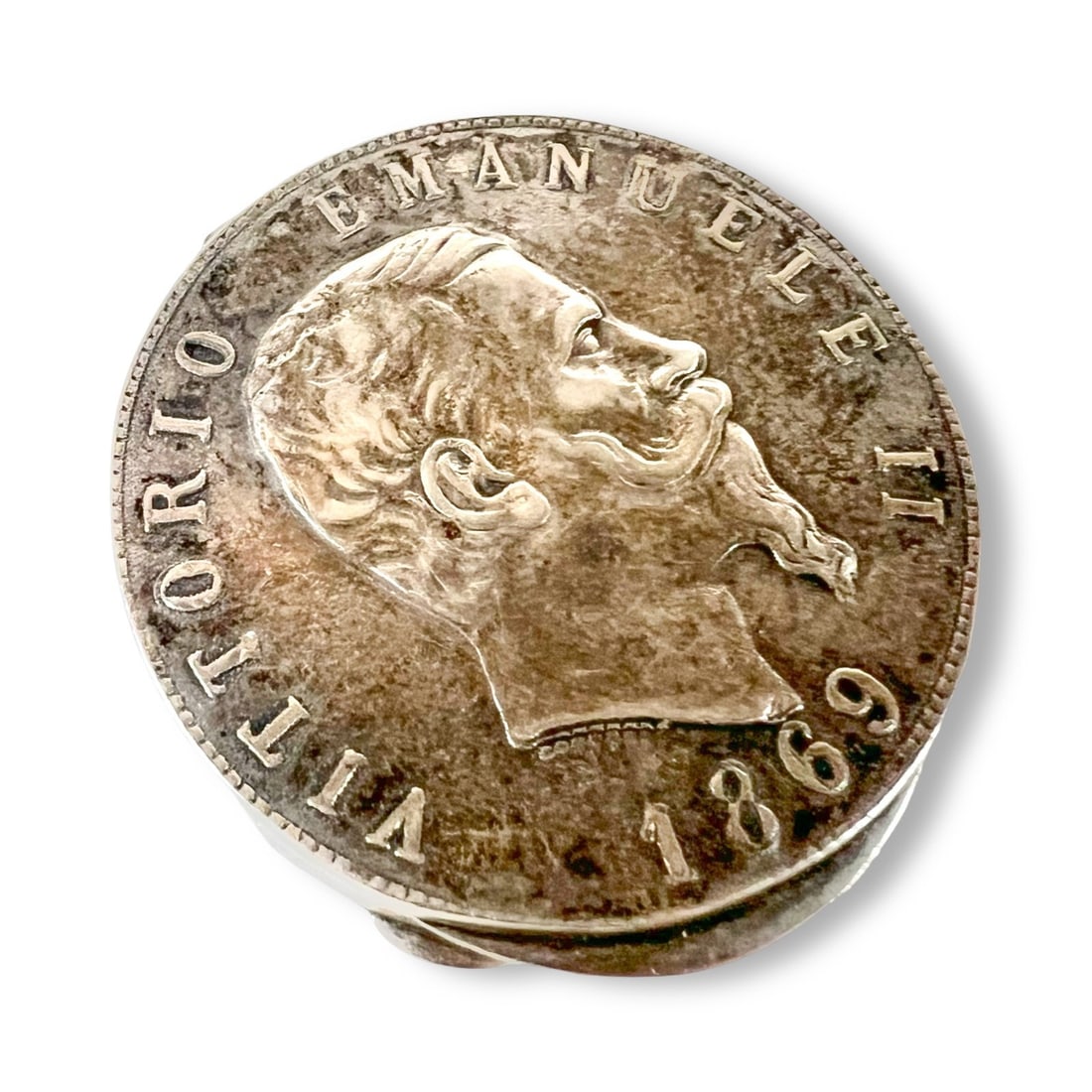 Silver 1869 Vittorio Emanuele II Five Lira Coin Pill Box: Silver Five Lira Coin Pill Box, Vittorio Emanuele II 1869. Box marked 800. Measurements: Approx. 23.43grams (0.752ozt) ; 1.5 inches diameter x 0.375 inches Condition: Very good condition, some signs o