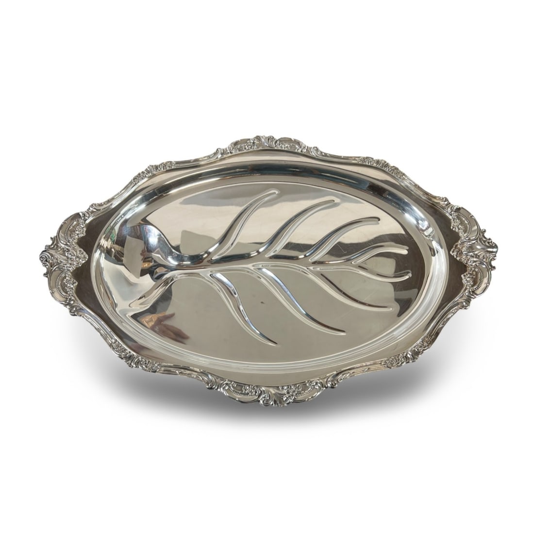Vintage Baroque by Wallace Silver Plate Meat Tray c mid century: Vintage Baroque by Wallace Silver-Plate Meat Tray, scroll feet and foliate details. Makers mark to underside. 4.5lbs c mid century. Measurements: Approx. 22.25 x 15.125 x 2.25 inches Condition: Very g