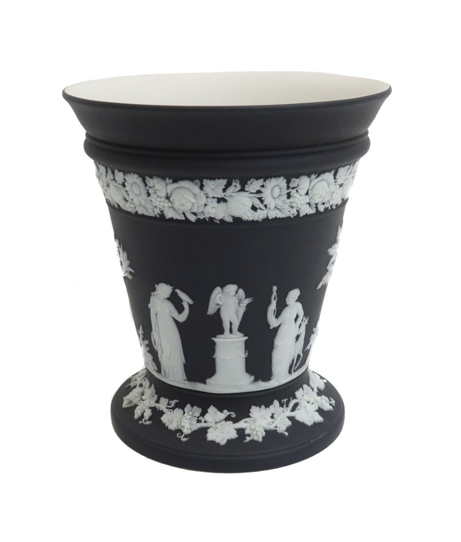 Wedgwood England Black Dipped Jasperware Figural Fluted Vase circa 1920 (1 of 15)