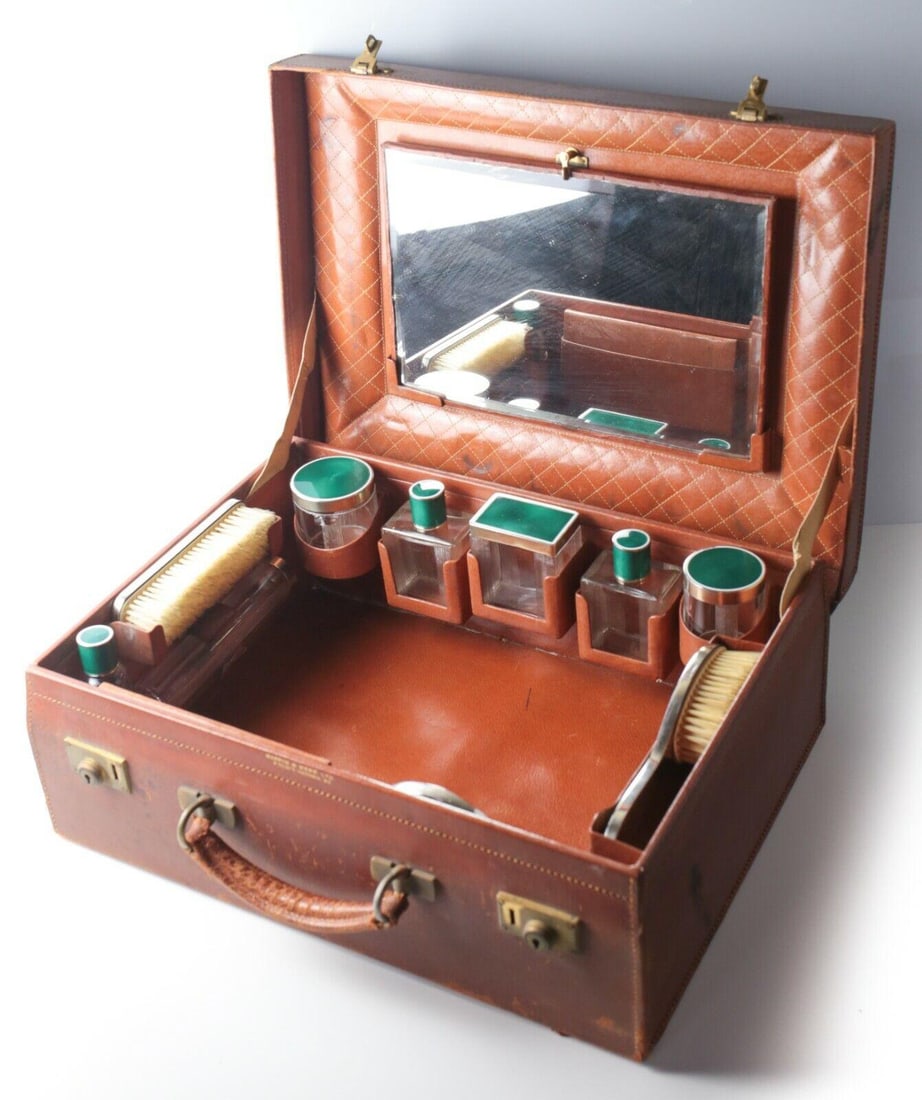 Mappin & Webb Gilt Sterling Silver guilloche enamel Travel Vanity Case 1927: Mappin & Webb Limited, Gilt Sterling Silver and brilliant green guilloche enamel Vanity set in a Leather Travel Case. Typically called a gentlemen's travel or toiletry case. Comprises: two rectangular