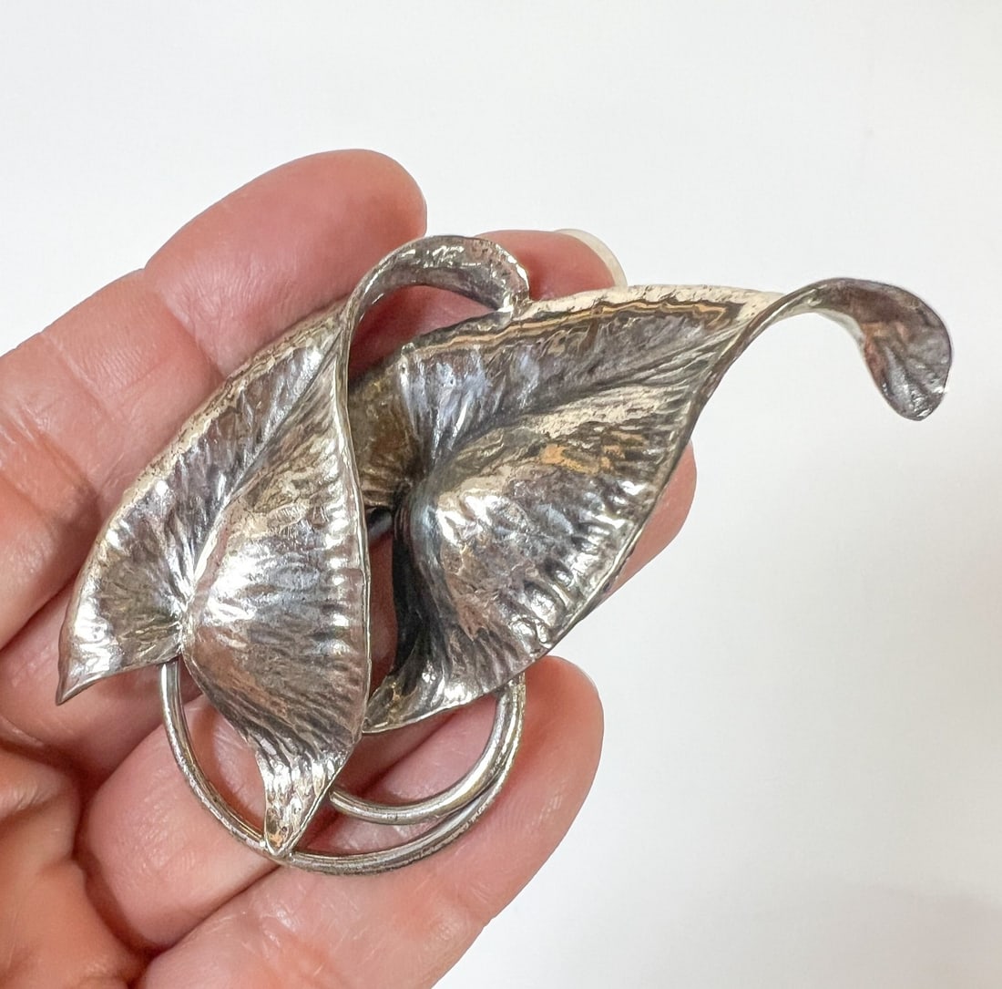 Sterling Silver Signed Ivy Leaves Brooch c1950: Sterling Silver Signed Ivy Leaves Brooch, makers mark indistinct. Leaves and closure tested silver; pin not testing as silver Measurements: Approx. 26.04grams; 3 x 1.625 inches Condition: Great condit