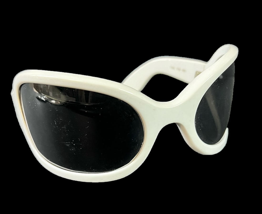 Vintage 1960s Oliver Goldsmith YuHu Sunglasses White Audrey Hepburn (1 of 7)