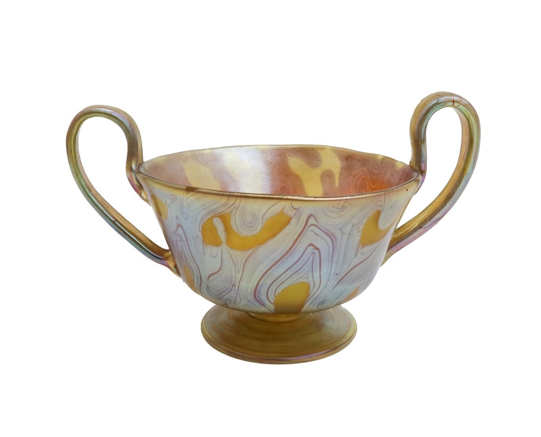 Loetz Austria Phanomen Genre Iridescent Art Glass Twin Handled Bowl circa 1900 (1 of 7)