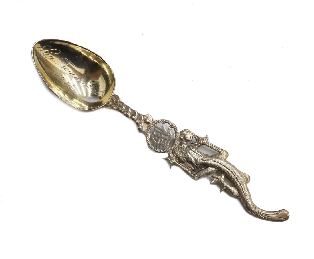 Chinese Export Wo Shing 90 Silver Gold Wash Spoon Etched Lizard: Chinese Export Wo Shing 90 silver gold wash spoon etched lizard. Inscribed "San Francisco Cal" to inner bowl. Marked "WS" to back. Weight: Approx. 21.2 grams Measurements: Approx. 6 inches length Cond