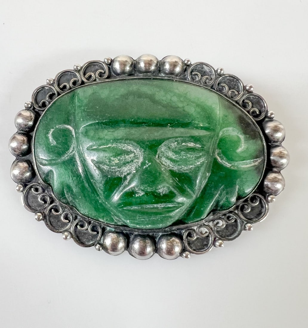 Vintage Casa Prieto Mexico Sterling Silver brooch Mayan Mask green onyx c1940-50: Vintage Casa Prieto Sterling Silver Sterling Silver brooch, green onyx carved mask; simple c-closure. Marked on reverse, Ave Prieto Juarez 40 Mexico DF. c1940-50 Measurements: Approx. 21.84grams; 2.25