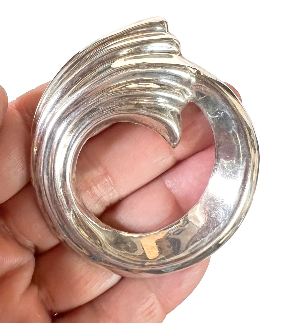 Vintage Taxco Mexico modernist sterling silver wave pendant brooch: Vintage Taxco Mexico modernist sterling silver wave combination pendant brooch c1980. Hallmarks on reverse. Measurements: Approx. 21.27grams; 2.5 x 2.125 inches Condition: Very good condition, some si