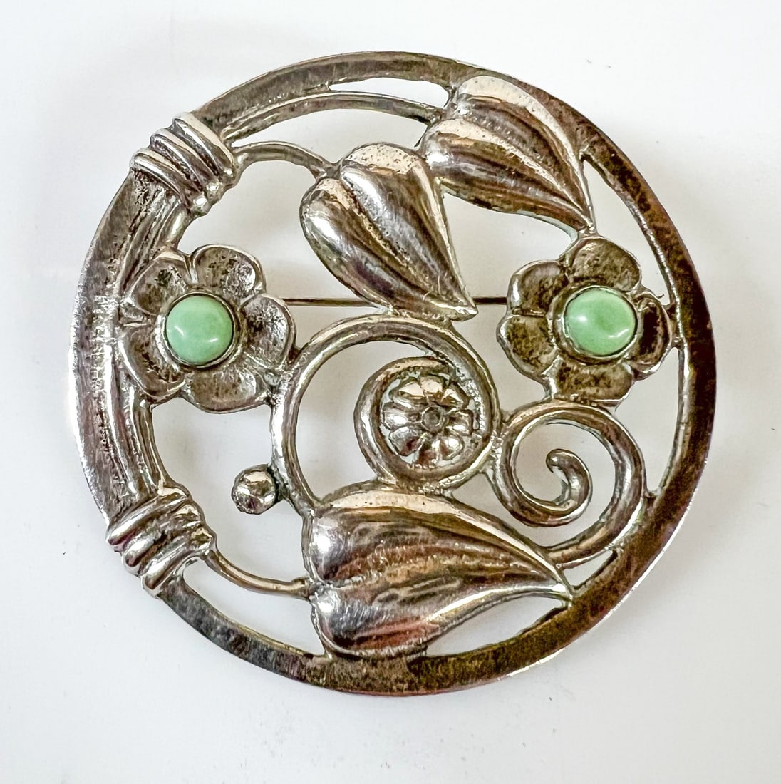 Vintage Sterling Silver Mexican Brooch with light green turquoise stones: Vintage Sterling Silver Mexican Brooch with light green turquoise stones. Floral design. Marked Sterling Mexico on reverse. c1970 Measurements: Approx. 24.79grams (0.797ozt) 2 inches diameter Conditio