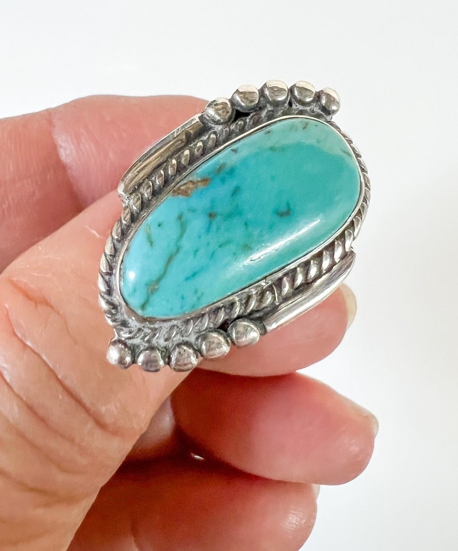 Vintage Navajo Sterling Silver Turquoise ring Size 8 (1 of 5)
