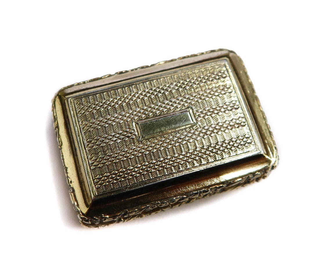 John Thropp Birmingham English Gilt Sterling Silver Vinaigrette Box 1827: John Thropp Birmingham English gilt sterling silver vinaigrette box, 1827. Engine turn with open monogram to lid and a gilt interior with pierced grate. Interior of lid and base with John Thropp Birmi