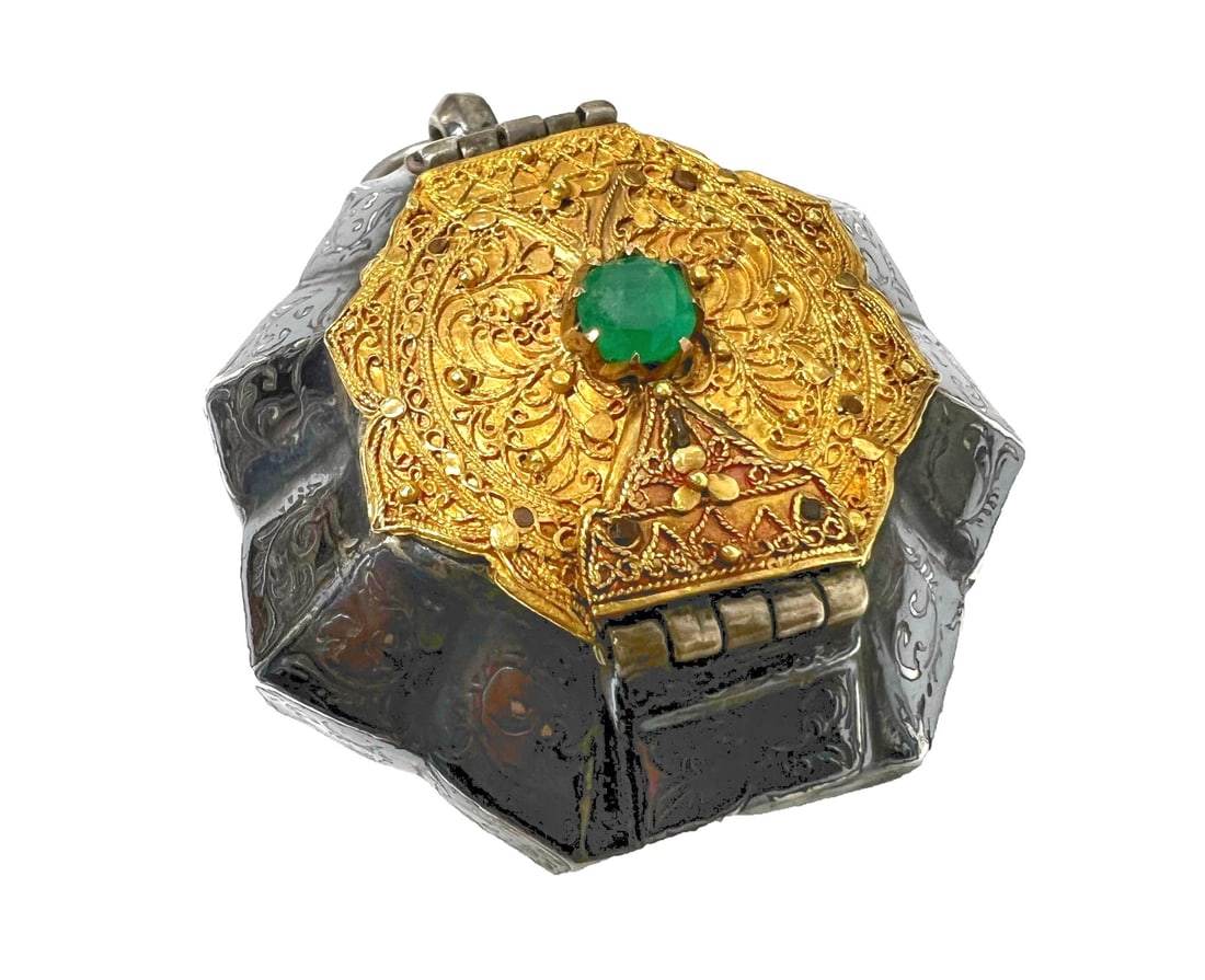 High Karat Gold and Nielo Silver Chelpa Betel Nut Box with Emerald 18th c (1 of 14)