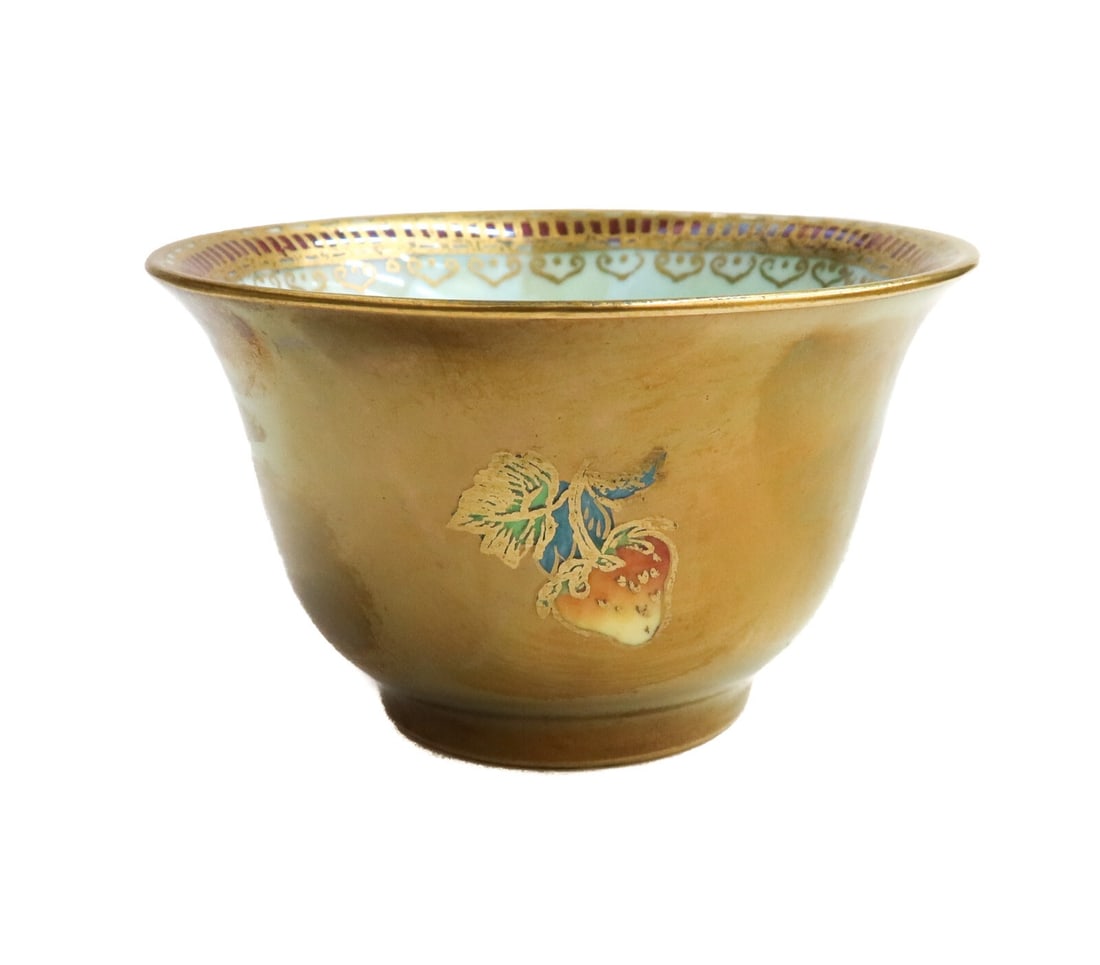 Wedgwood England Gold Lustre Round Porcelain Bowl Gilt Fruits #Z5456: Wedgwood England gold lustre round porcelain bowl. Gold lustre ground with an opalescent interior. Hand painted and gilt fruits throughout Wedgwood England mark to underside and numbered #Z5456. Weigh