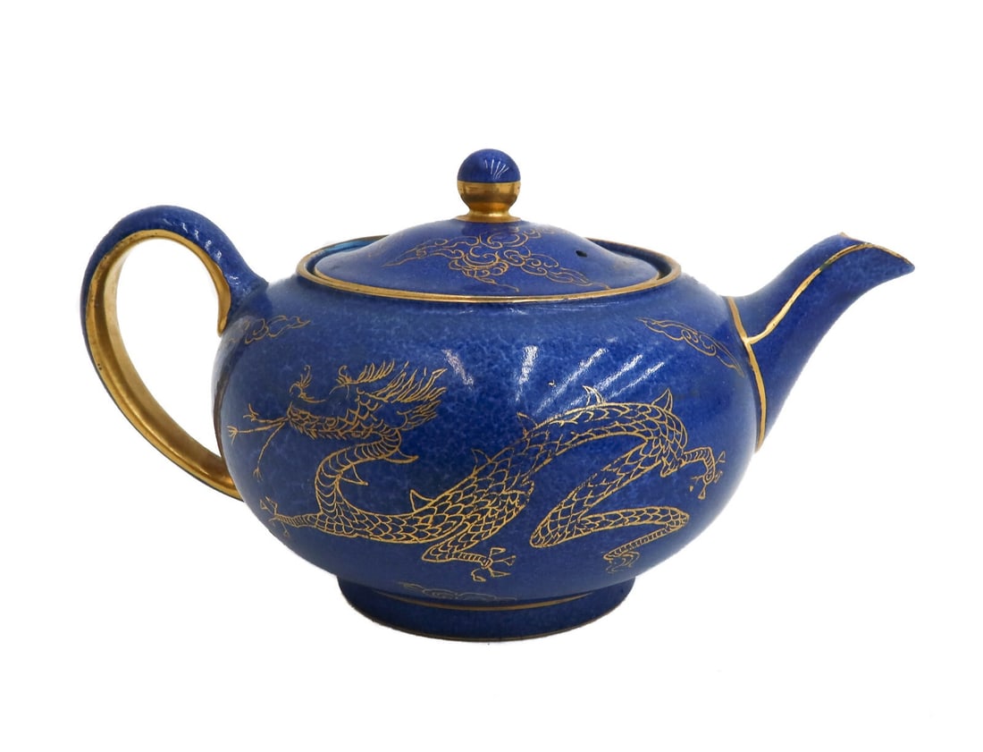 Wedgwood England Porcelain Powdered Blue Gilt Dragon Teapot circa 1900: Wedgwood England Porcelain Chinoiserie powdered cobalt blue and gilt teapot, circa 1900. Powdered cobalt blue with gilt dragons throughout exterior. Wedgwood England mark to underside. Weight: Approx.