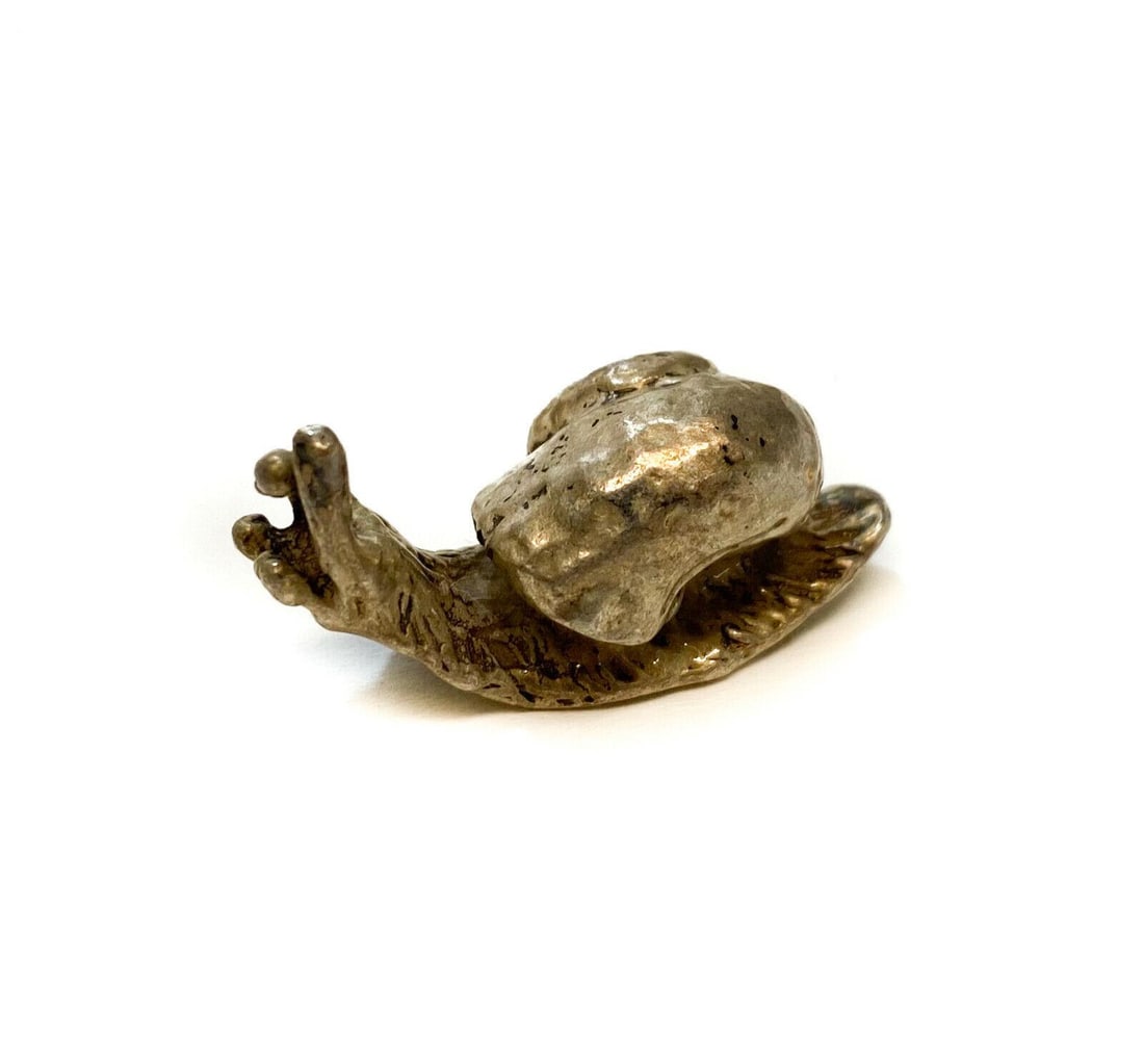 Italian Mori Enrico FU Eugenio 800 Silver Snail Miniature Figurine, AR-12: Italian Mori Enrico FU Eugenio 800 Silver snail miniature figurine. Hallmark 800 AR-12 to the underside of the body. Weight: Approx. 12.5 grams Measurements: Approx. 1.25 inches x 1 inch Condition: Ve
