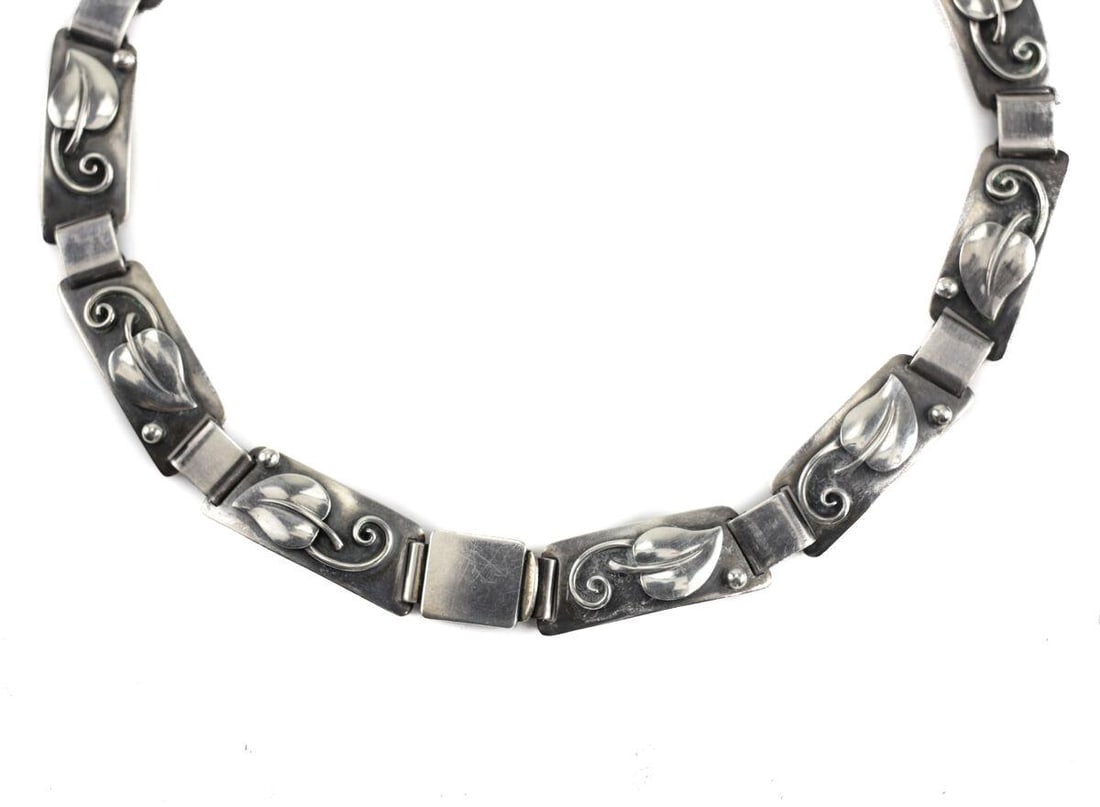 Laurence Foss Sterling Silver Arts and Crafts choker Necklace small heart-shape: Laurence Foss Sterling Silver Arts and Crafts choker Necklace, small heart-shaped leaf motif. Marked 'L/F, Sterling 450' 58.53grams Measurements: Approx. 15.25inches length, each link is 30mm x 12mm C