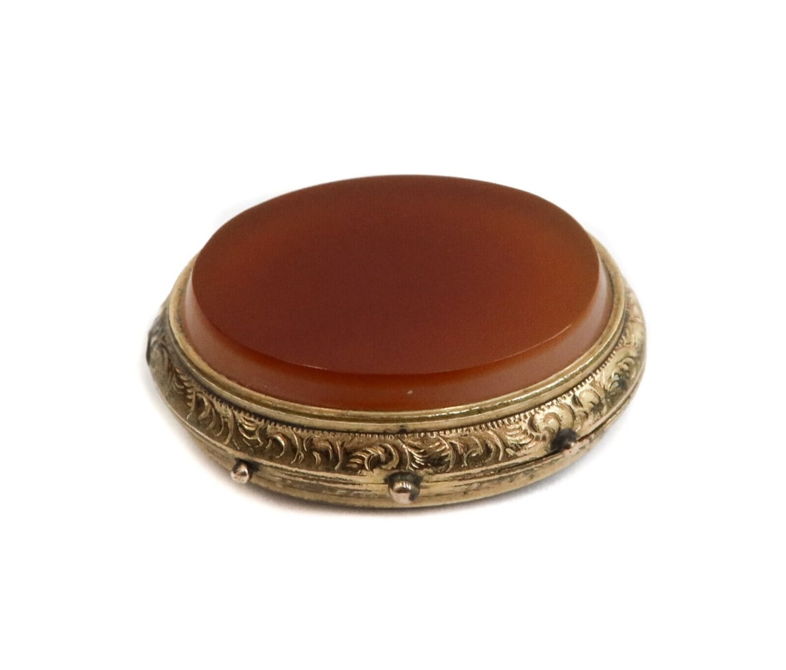 Continental Agate and Gilt Metal Snuff Pill Box circa 1900: Continental agate and gilt metal snuff pill box circa 1900. Oval agate panels to either side with gilt metal lining. Weight:approx. 10 grams Measurements: Approx. 1.25 inches x 0.8 inches x 0.25 inche