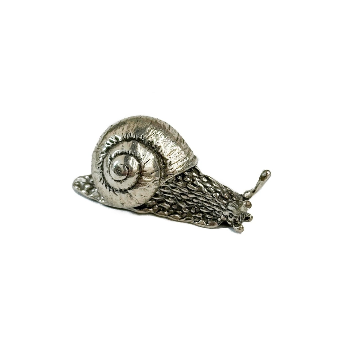 Italian 800 Silver Snail Miniature Figurine: Italian 800 Silver Snail Miniature Figurine. Underside marked 800, with unidentified Italian silver hallmark. Weight: Approx. .51 ozt Measurements: Approx. 1.5 inches x .75 inch x .625 inch Condition: