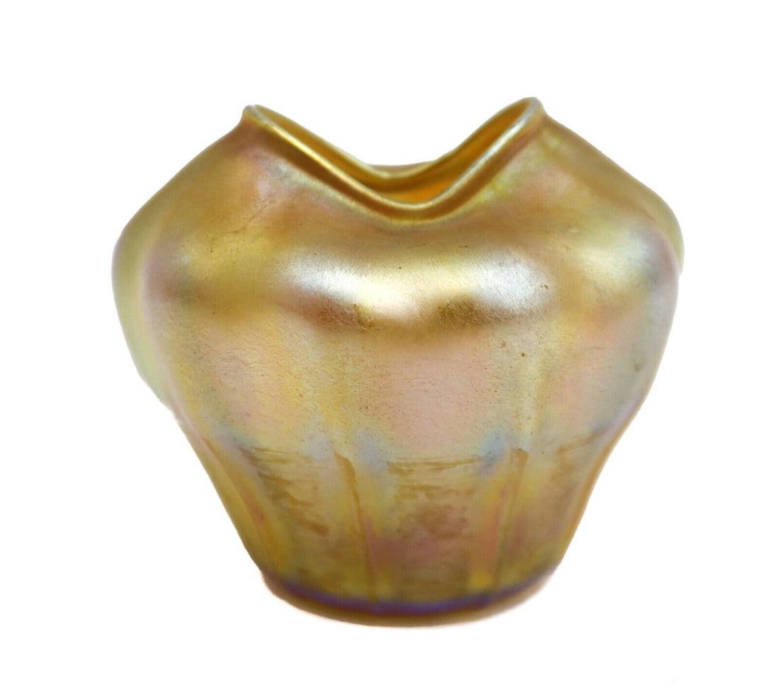 LCT Tiffany Art Glass Gold Favrile Miniature Freeform Mouth Vase #Wi020 c1900: L.C.T. Louis Comfort Tiffany art glass gold favrile miniature free form mouth #Wi020, circa 1900. Underside marked LCT #Wi020 Weight: Approx.0.5 lb Measurements: Approx. 4 inches diameter x 3.5 inches