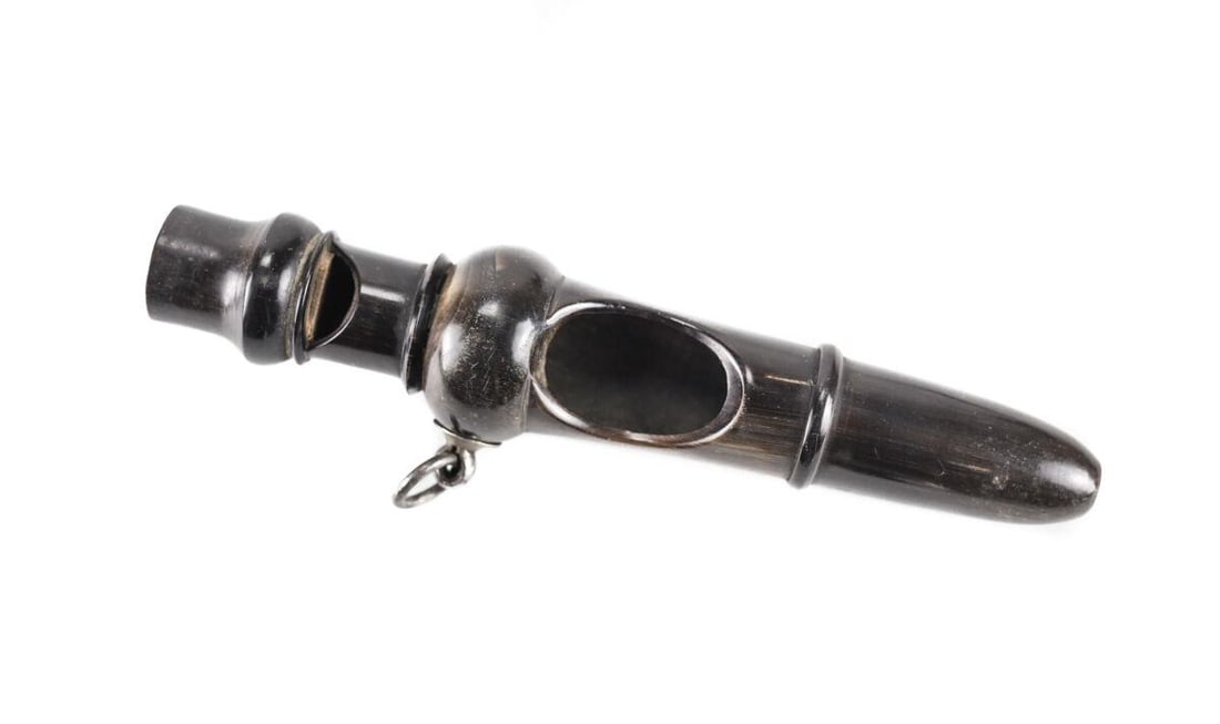 Carved horn Military Whistle very loud 19th Century Metal bale 19th century (1 of 4)