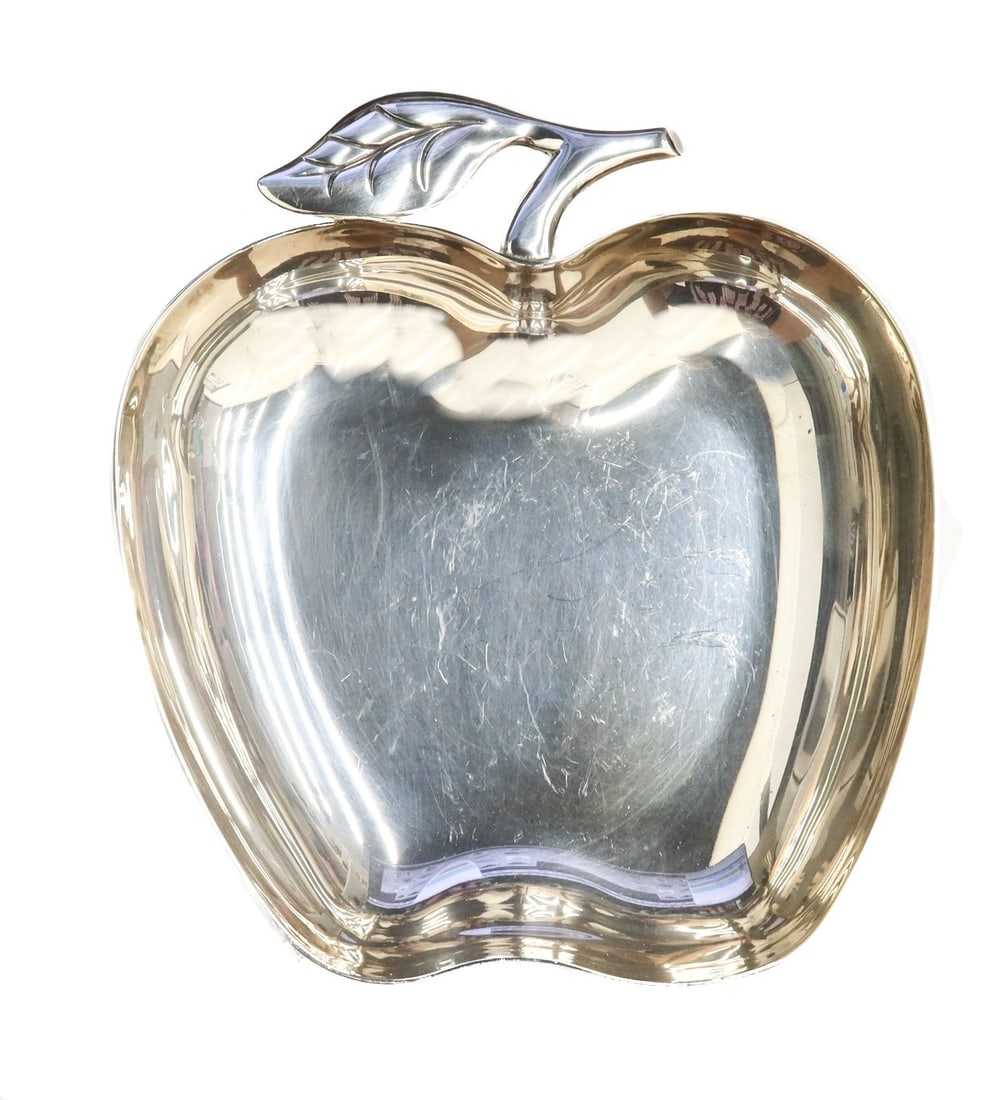 Tiffany & Co. Sterling Silver Apple Dish #25842: Tiffany & Co. Sterling Silver Apple Dish #25842. Tiffany & Co. sterling silver marks to underside. Weight: Approx. 5.9 ozt Measurements: Approx. 5.5 inches x 4.75 inches x 1 inches tall Condition: Ver