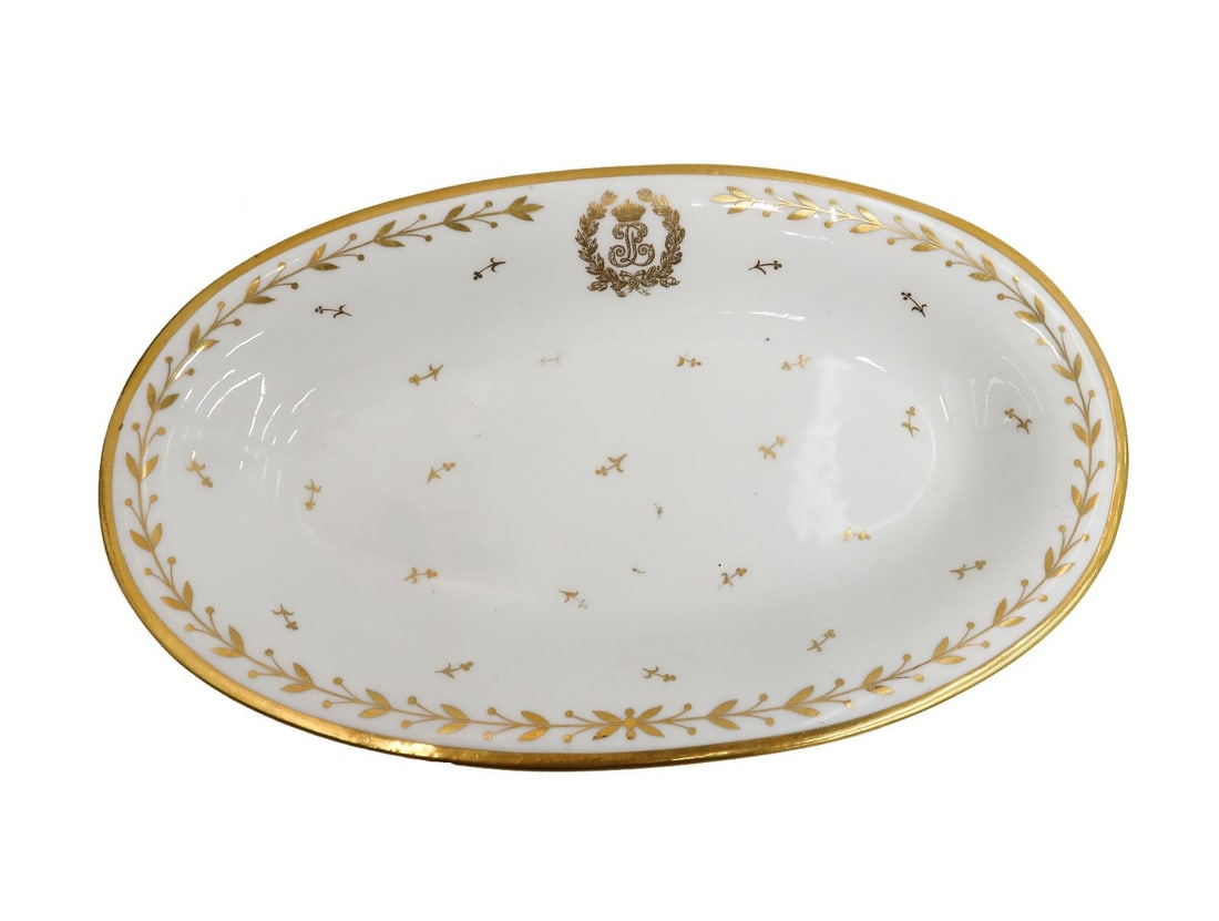 Manufacture de Sevres Oval Dish Sauciere Service of Louis Phillipe 1844: Pair Manufacture de Sevres porcelain oval vegetable dishes (Melonniere Ovale), Service of Louis Phillipe (Service des Princes) for Chateau de Compiegne. Gold ivy leaf vines to rim with leaves througho