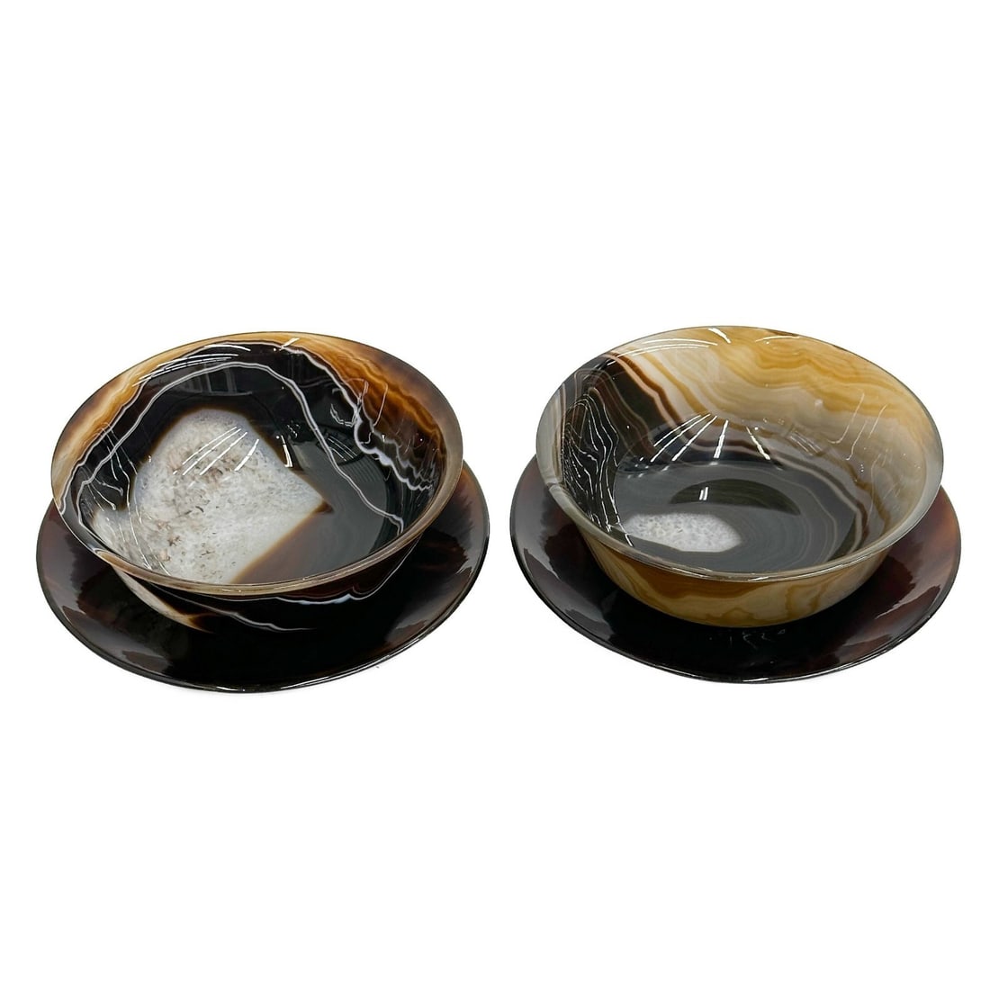 Pair Continental Carved Banded Agate Geode Bowls with Underplates mid 20th cen: Pair Continental Carved Banded Agate Geode Bowls with Underplates, mid 20th century. Weight: Approx. 776g Measurements: Approx. Cups: 4.75 inches diameter x 2 inches tall / Saucers: 5.375 inches diame