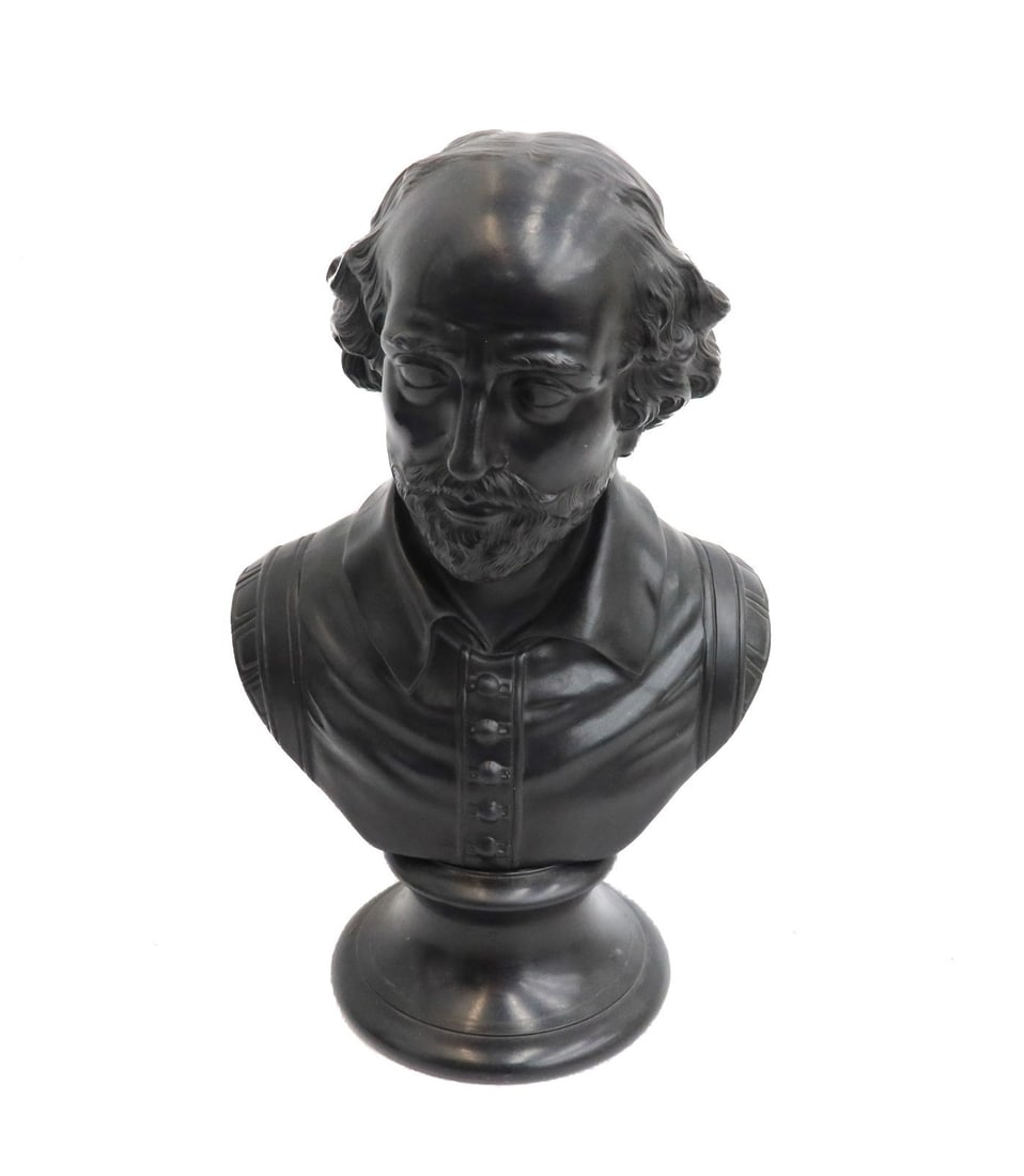 Wedgwood England Black Basalt Bust of William Shakespeare circa 1900: Wedgwood England Black Basalt Bust of William Shakespeare, circa 1900. Engraved "Wedgwood Shakespeare" to back shoulders with another Wedgwood mark to underside. Weight: Approx. 6 lbs Measurements: Ap