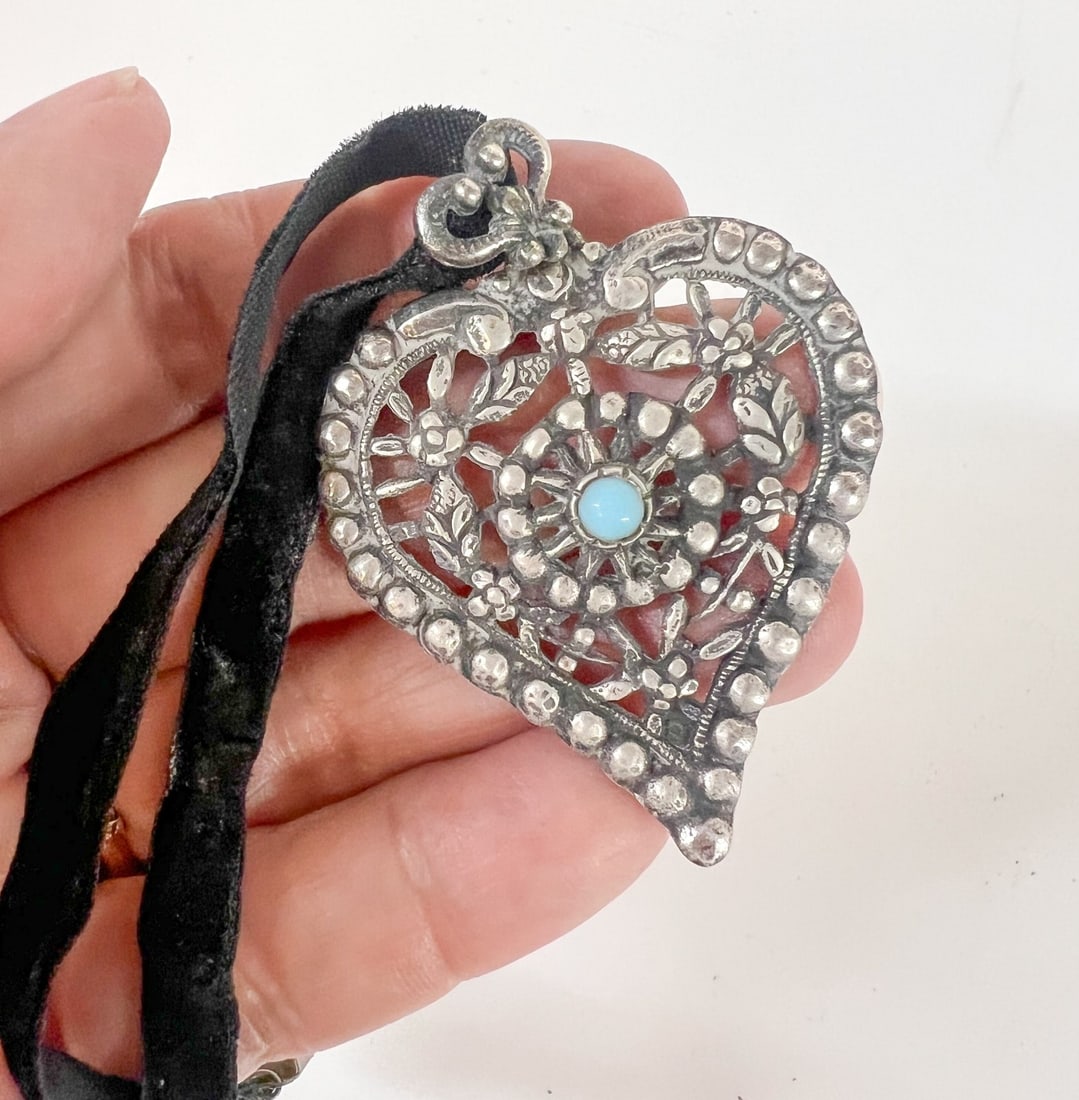 Antique Continental 800 Silver Heart Pendant on velvet ribbon Choker c1900: Antique Continental European choker necklace 800 Silver Heart Pendant on velvet ribbon, AB or RB mark; openwork floral filigree patterns with small bright blue turquoise central cabochon. Silvertone c