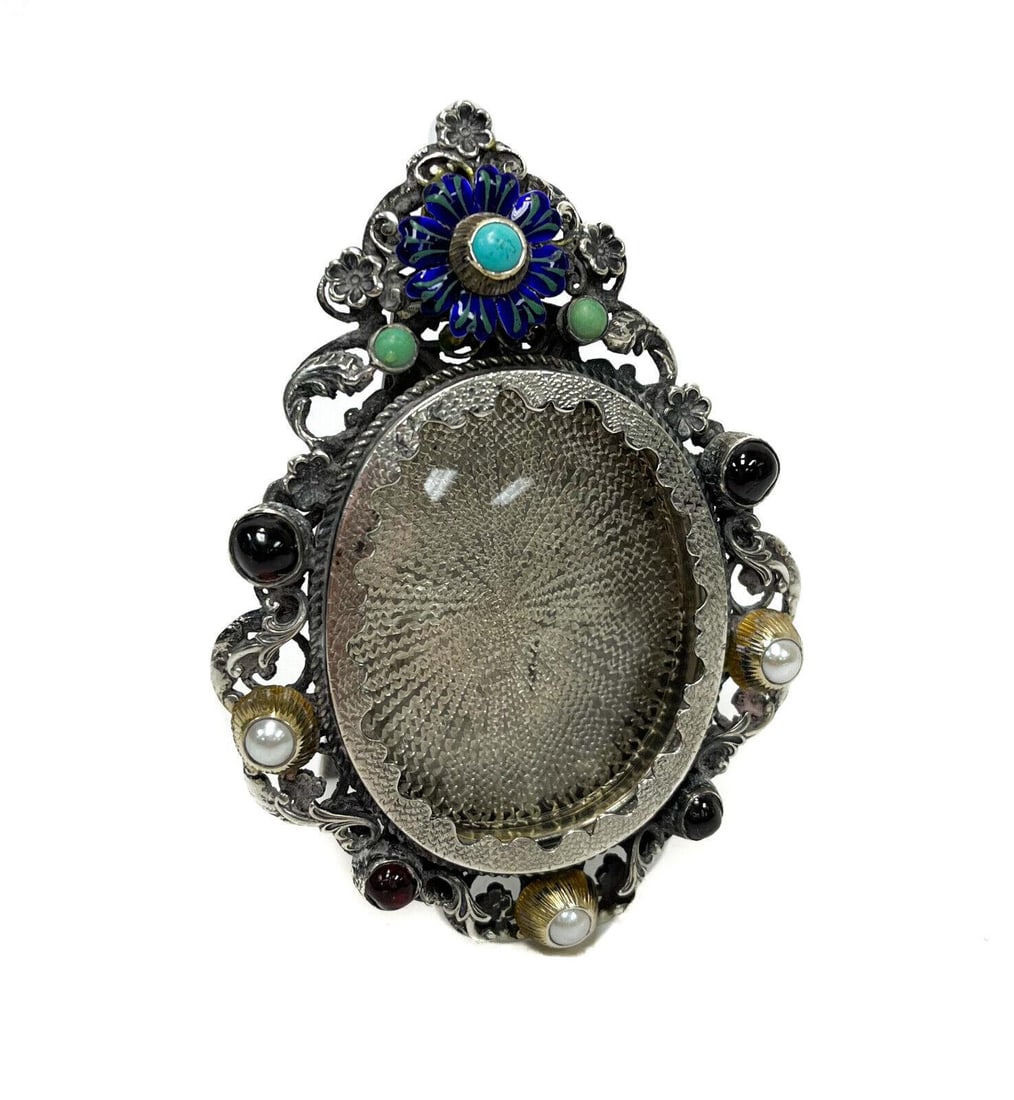 Continental Solid Gilt Silver and Jeweled Miniature Photo Frame, 1st Half 20th C: Continental solid silver and jeweled miniature photo frame, 1st Half 20th Century. Foliate scrolls, gilt silver areas, and blue floral enamels to the frame with turquoise, cultured pearls, and garnet 