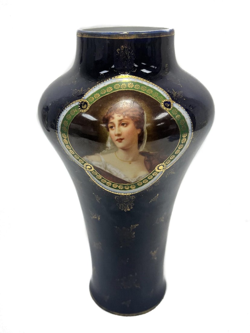 Royal Vienna Austria Cobalt Blue Vase of a Beauty, circa 1930: Royal Vienna Austria cobalt blue vase of a beauty, circa 1930. A cobalt blue ground with gilt leaves throughout. The center depicting a portrait of a beauty. Royal Vienna Austria mark to underside. We