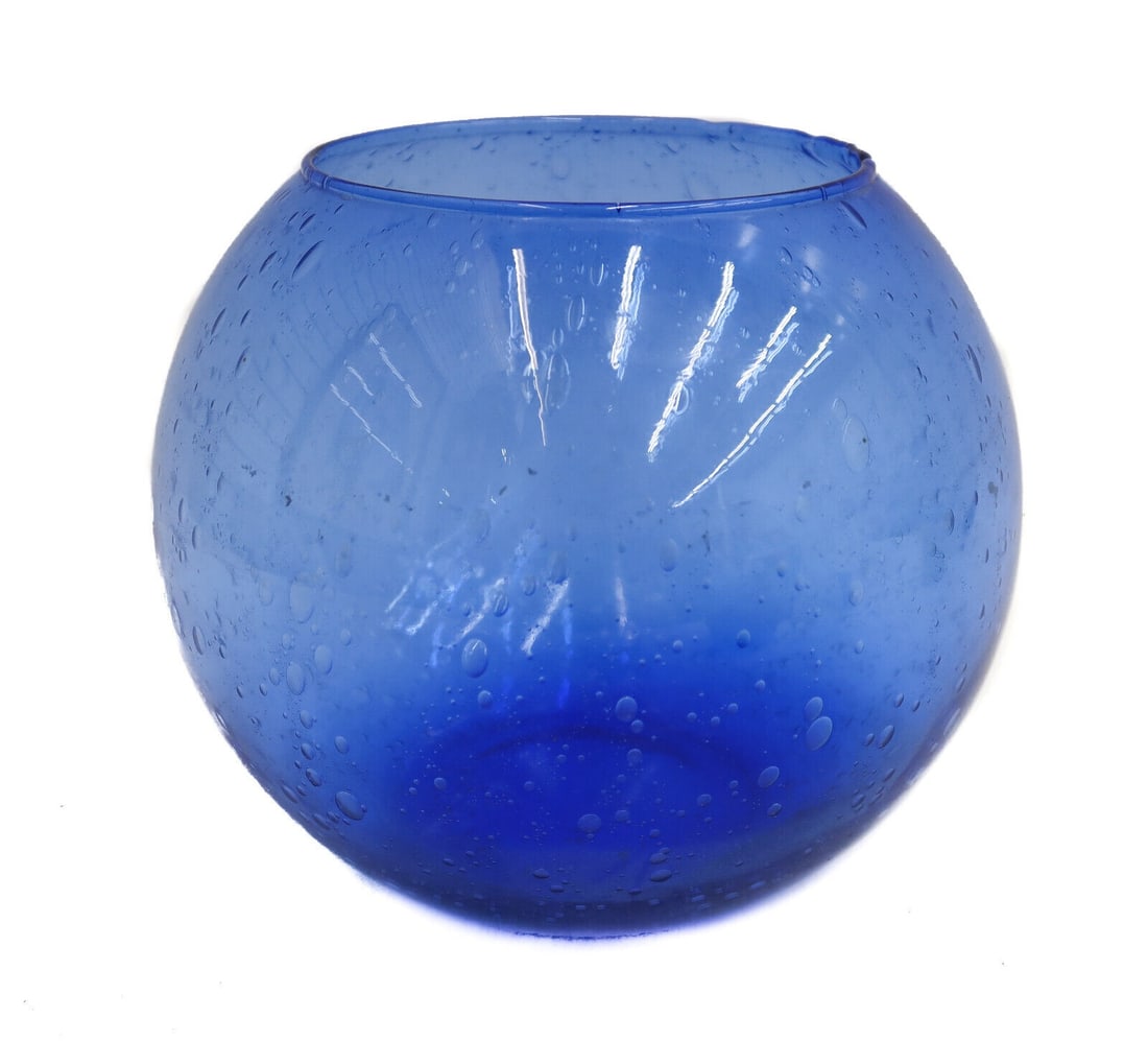 French Blown Controlled Bubble Round Vase 20th Century: French blown controlled bubble round vase, 20th Century. Signed Biot to pontil underside. Weight:approx. 1 lbs Measurements: Approx. 7.5 inches diameter x 7 inches tall Condition: Great condition. Ver