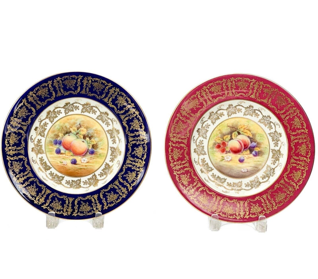 Pair Paragon England Fruit Porcelain Dinner Plates Green & Red Artist Signed: Pair Paragon England porcelain Dinner Plates. One plate with a red ground to the edge, the other with a blue ground, gilt floral decoration, gilt to the rims. Stenciled with hand painted decoration of