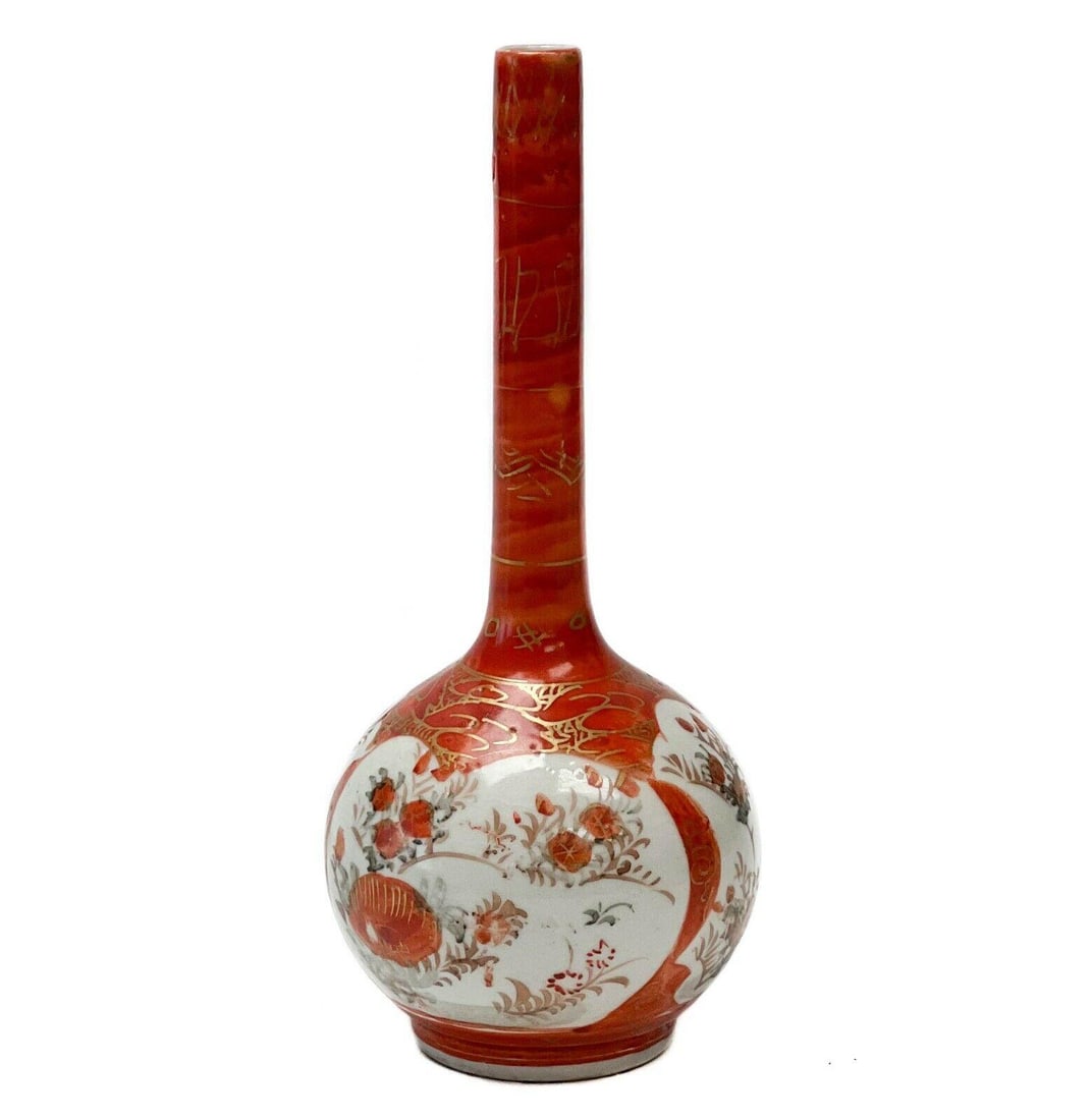 Japanese Kutani Hand Painted Porcelain Stick Form Neck Vase Red Florals: Japanese Kutani hand painted porcelain vase. Teardrop shaped vase stick form neck with a rust red ground to the edges. Panels to the body featuring florals and a bird. Gilt accents, gilt decoration to