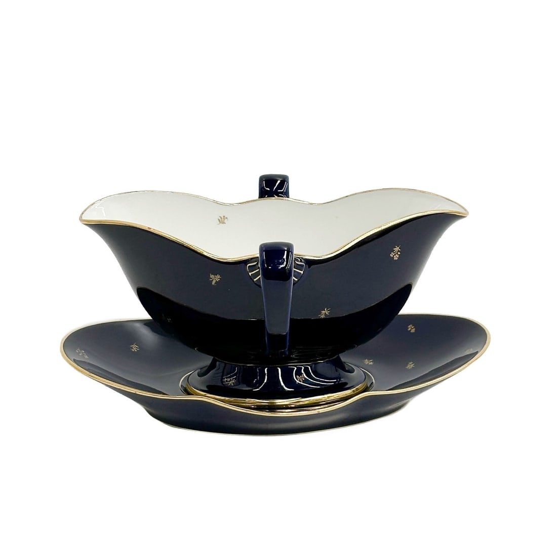 Manufacture de Sevres Cobalt Blue & Gilt Porcelain Sauce Boat & Underplate 1946: Manufacture de Sevres France Porcelain Sauce Dish and Underplate. A cobalt blue ground to the edge with gilt floral accents. Underside with Sevres marks, date mark for 1946. Weight: Approx. 2 lb Measu