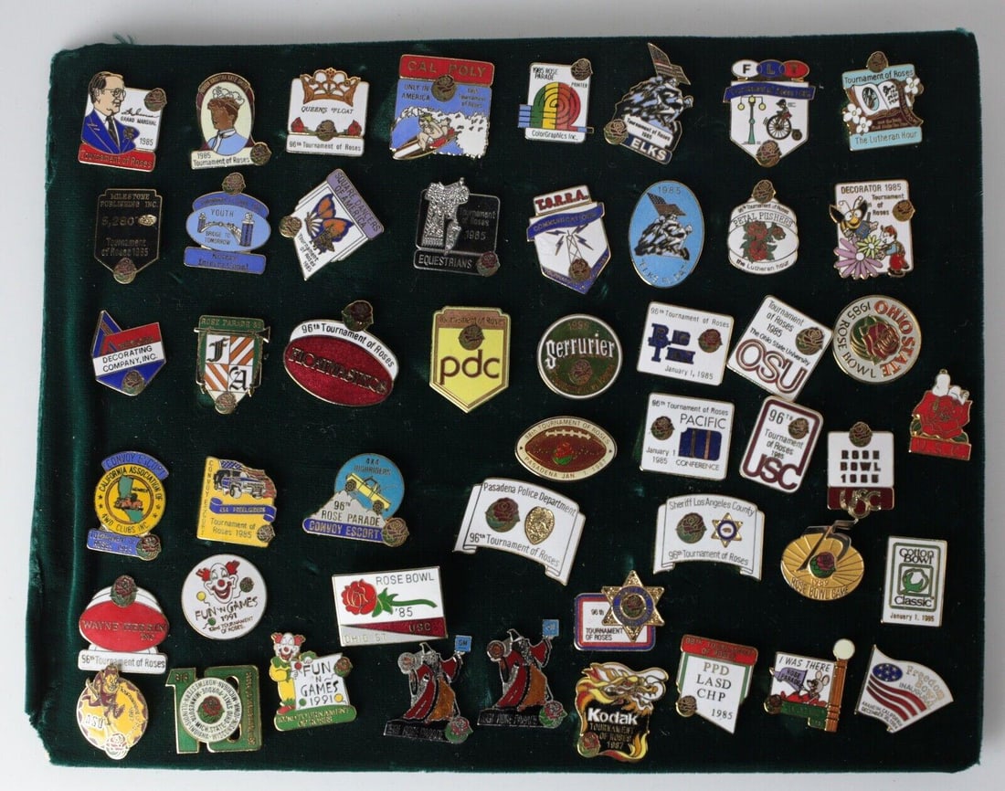 Lot of 49 Vintage Tournament of Roses Parade Bowl Pins Pinbacks Enamel Ohio USC: Lot of 49 Vintage Tournament of Roses Parade Bowl Pins Pinbacks. Ename - USC, Ohio State Sponsors, Equestrians and more. Also one Cotton Bowl, Freedom Bowl. Measurements: Approx. 1"+/- Condition: Over