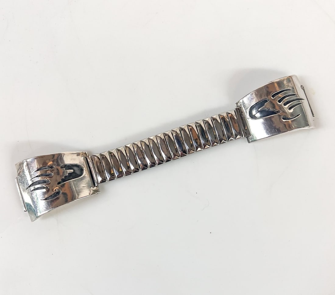 Vintage Navajo sterling silver tip expansion watch band: Vintage Navajo sterling silver tip expansion watch band features intricate bear claw designs, unmarked, tested silver. Stainless Steel Mark VII expansion bracelet Measurements: Approx. total end to en