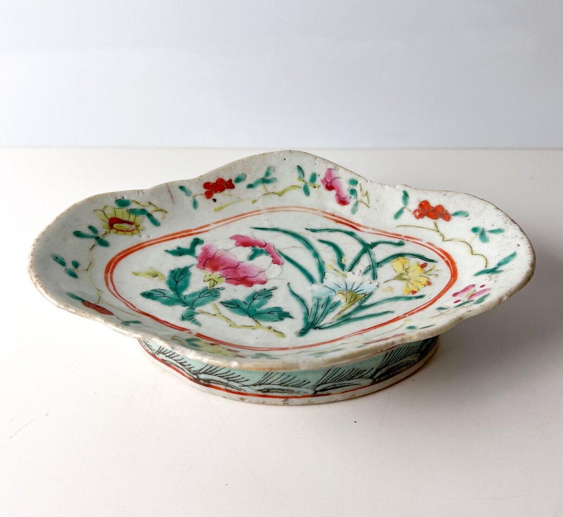 Chinese Famille Rose footed Bowl c19th century: Chinese Famille Rose footed Bowl or dish, 19th century, floral motifs on inside and outside of bowl. 0.75lb Measurements: Approx. 8 x 5.5 x 1.75 inches Condition: Good condition, chipping to rim, hair