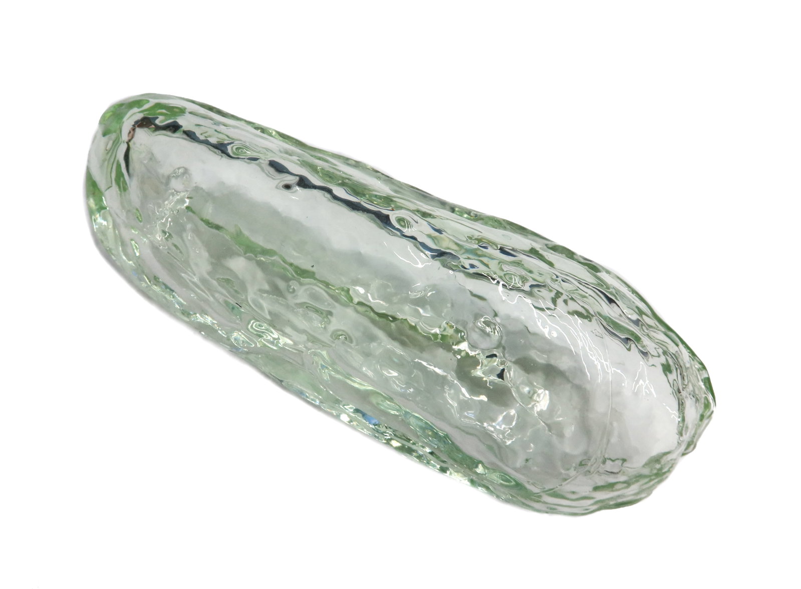 Marvin Lipofsky Mint Green Art Glass Blown Sculpture of a Pickle: Marvin Lipofsky Mint Green Art Glass Blown Sculpture of a Pickle. Artist signed Lipofsky to edge. Weight Approx., 1 lb Measures Approx., 5.5 inches x 2 inches x 2 inches Domestic Shipping:$40