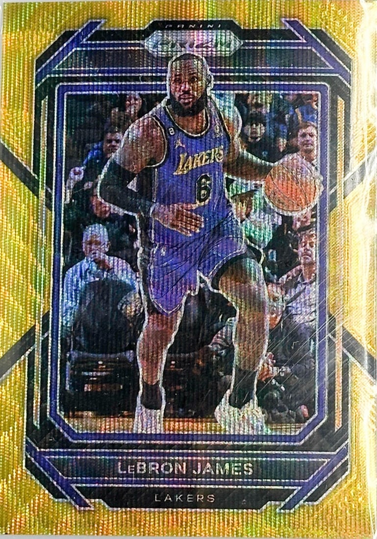 2022-23 Panini Gold Prizm/10 #134 LeBron James Lakers Basketball Card (1 of 7)