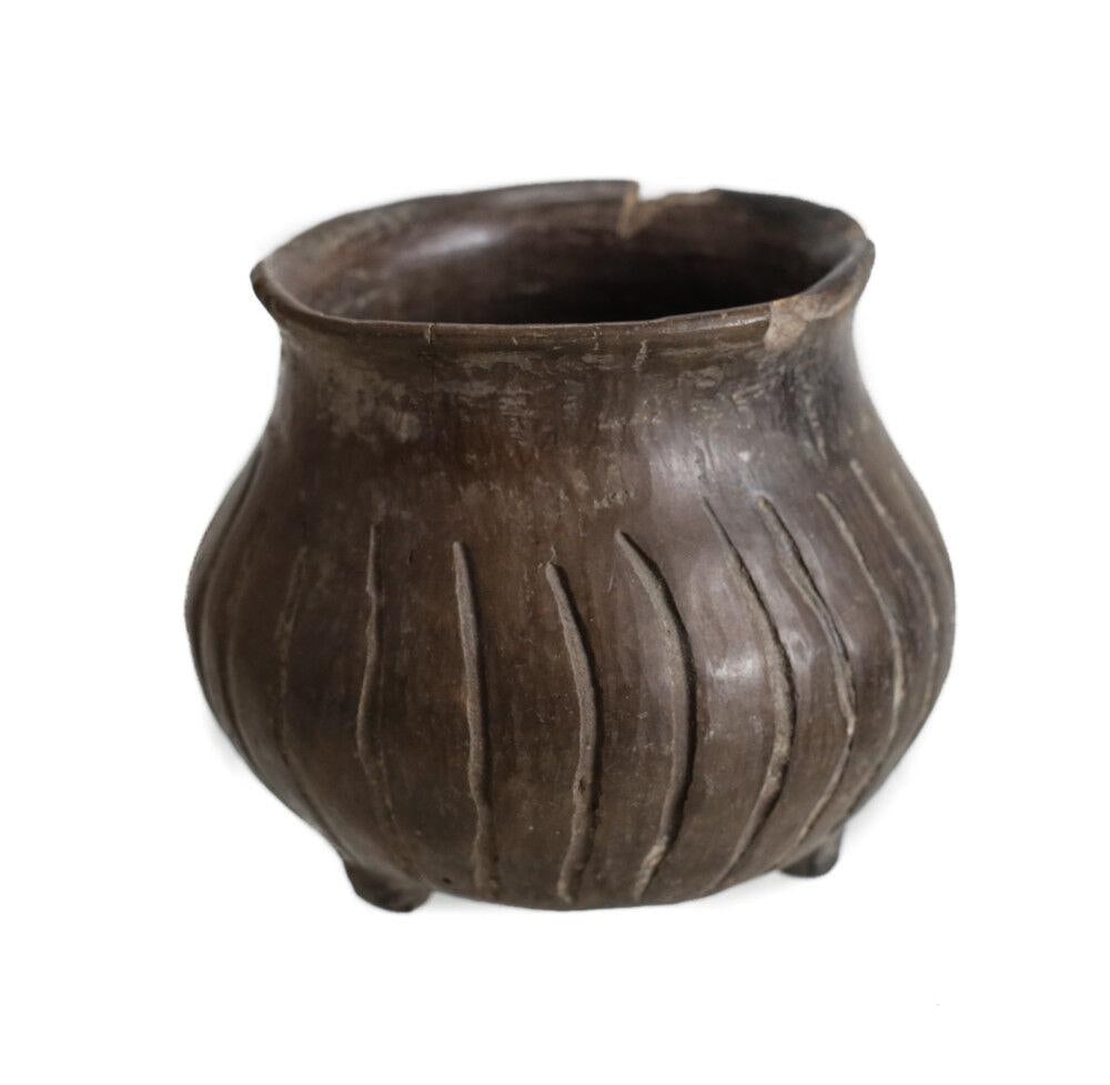 Pre Columbian Pottery Tripod Vessel Jar Chupicuaro Polished brown slip: Pre Columbian Pottery Tripod Vessel Jar, Chupicuaro Polished brown slip with incised stripes. Flared rim. 1lb Measurements: Approx. 4.125" height x 4.25" Condition: Condition commensurate with age, So