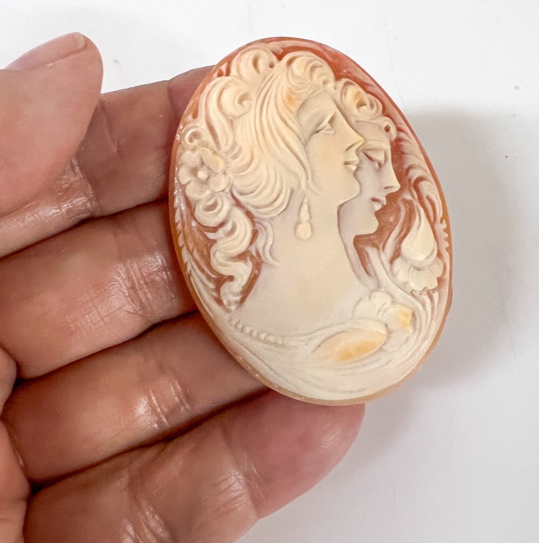 Vintage Unmounted Double-profile Shell Cameo Notte e Giorno: Vintage Unmounted Double Cameo hand-carved Italian shell cameo features an intricate multi-layered profile portraits, appears to be a woman in front, and a young man behind. Measurements: Approx. 2 x 